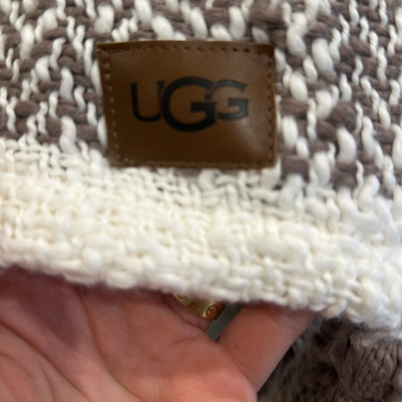 UGG Yarn Leigh Herringbone throw - Picture 5 of 11